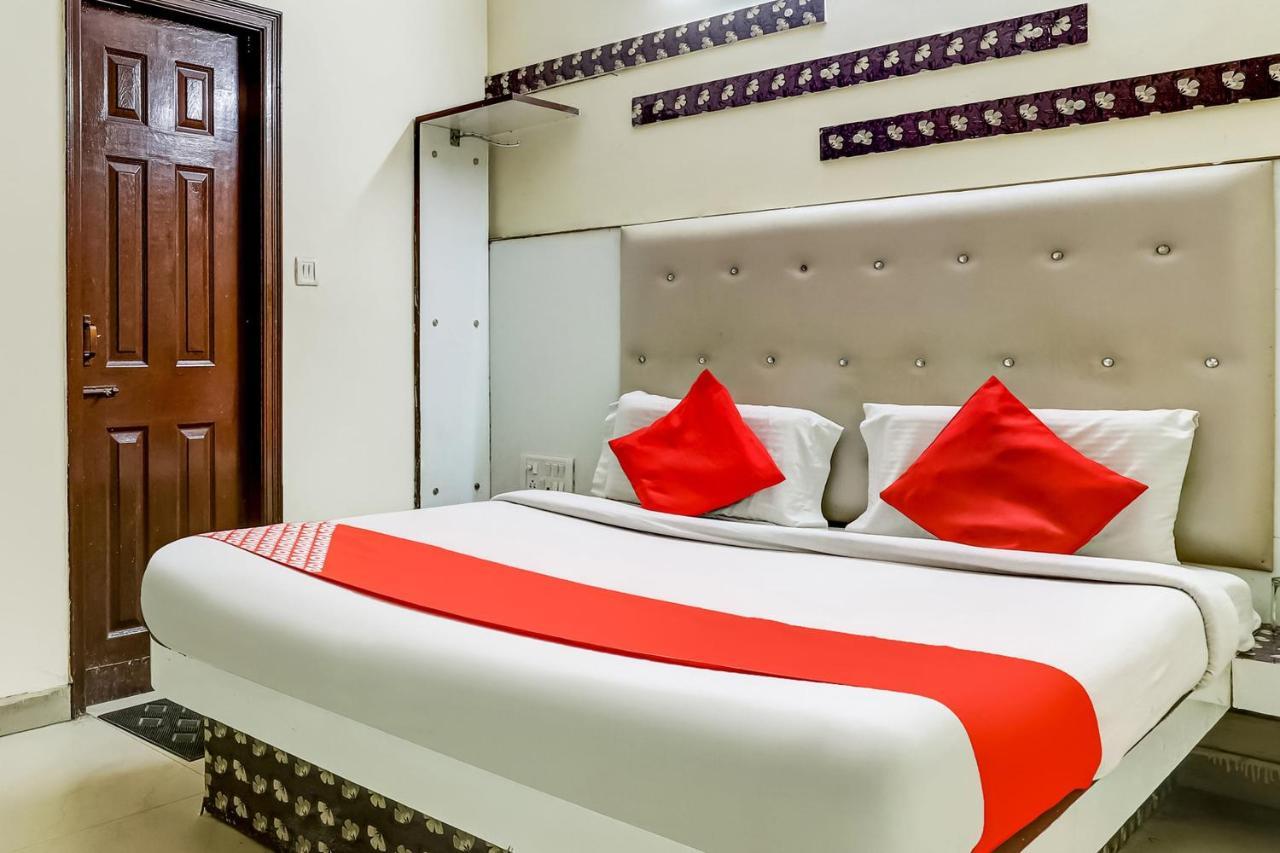 Oyo 75948 Hotel Tushar Continental Ню Делхи Екстериор снимка
