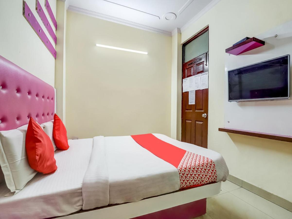 Oyo 75948 Hotel Tushar Continental Ню Делхи Екстериор снимка
