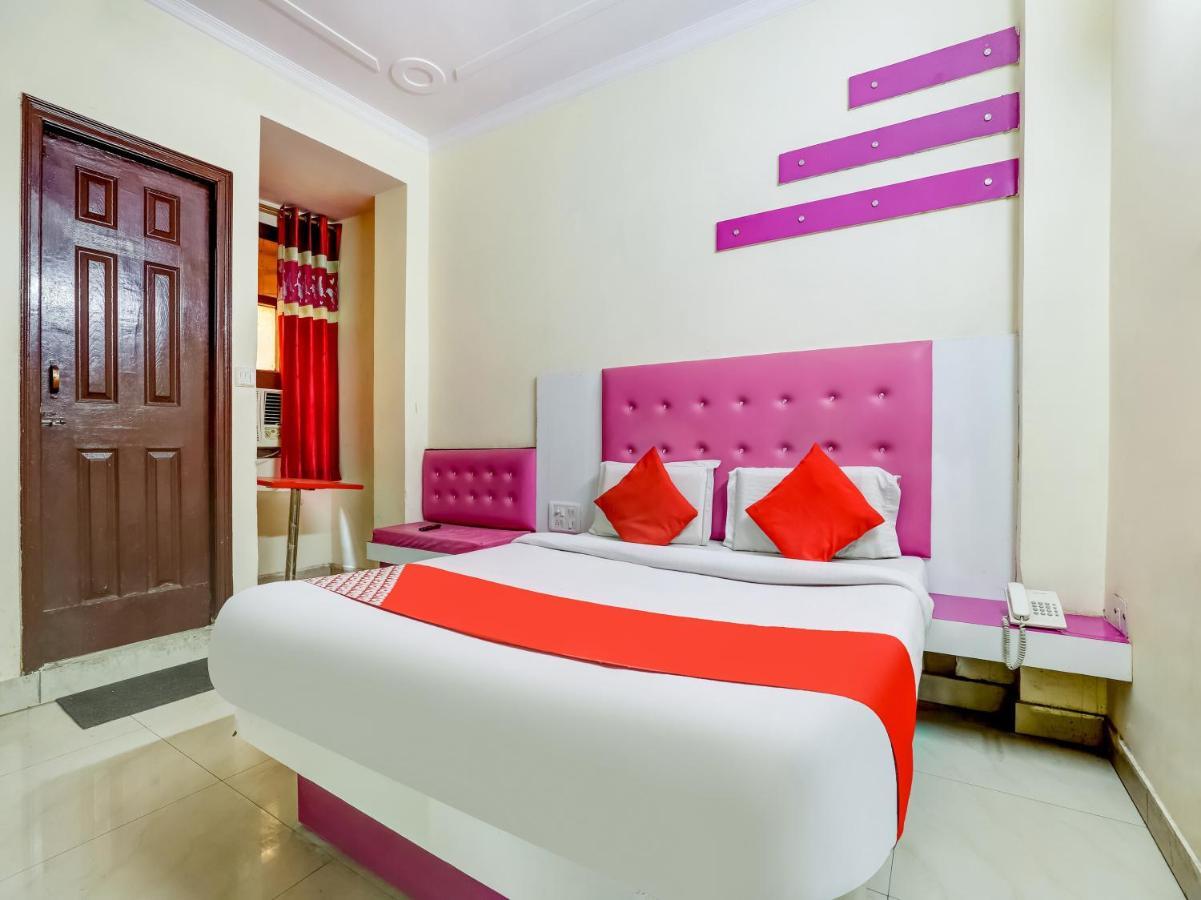 Oyo 75948 Hotel Tushar Continental Ню Делхи Екстериор снимка