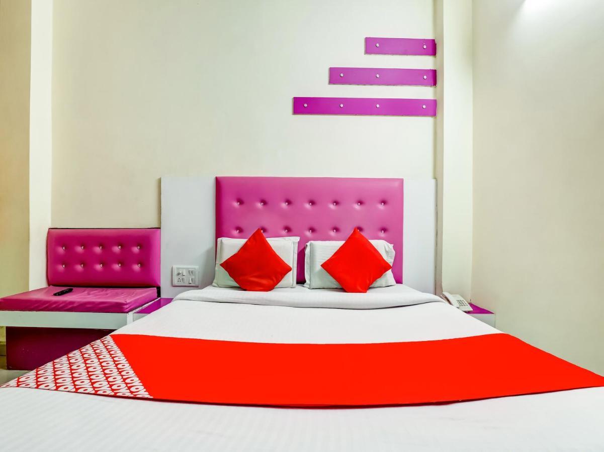 Oyo 75948 Hotel Tushar Continental Ню Делхи Екстериор снимка