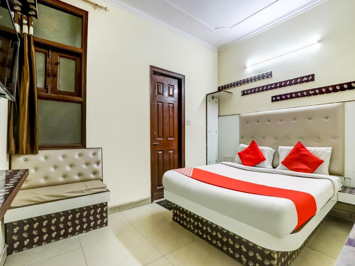 Oyo 75948 Hotel Tushar Continental Ню Делхи Екстериор снимка
