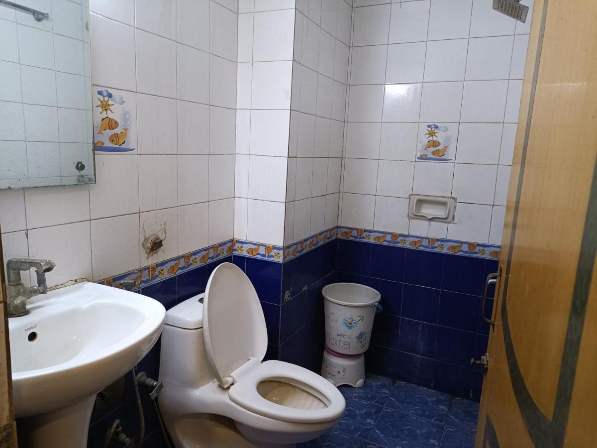 Oyo 75948 Hotel Tushar Continental Ню Делхи Екстериор снимка