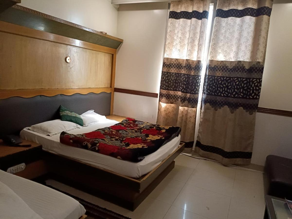 Oyo 75948 Hotel Tushar Continental Ню Делхи Екстериор снимка